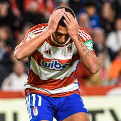 Myrto Uzuni: las tribulaciones de un goleador