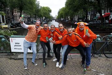 El célebre distrito de Ámsterdam se abre al torneo con sus 'coffee shops' y sus escaparates de sexo. De Wallen es el barrio de Ámsterdam por antonomasia. El morbo de lo prohibido hace de sus callejuelas un lugar de mucho interés para los turistas.