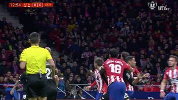 El gol anulado a Diego Costa en el 12' debi車 subir al marcador