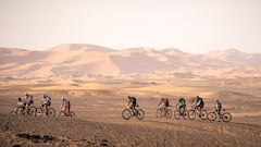 Los ciclistas en al Titan Desert de Marruecos.