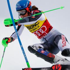 Vlhova gana el eslalon de Levi; Shiffrin segunda en su regreso