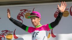 Sacha Modolo celebra su victoria en la etapa de la Vuelta a Andalucía 2018.