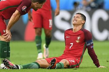 Ronaldo after twisting his knee against France