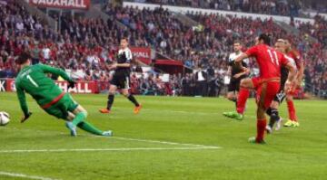 1-0. Gareth Bale marcó el primer tanto.