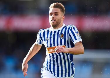 El lateral de Bayonne llegó al filial de la Real Sociedad en la temporada 15/16 procedente del Dijon. Ha pasado por conjuntos como el CD Leganés, SD Eibar, Rayo Vallecano o el Adana Demirspor.