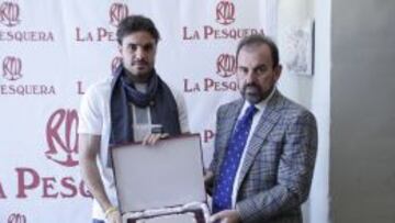 Pedro León, con Ángel Torres.