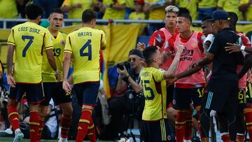 AMDEP376. BARRANQUILLA (COLOMBIA), 12/10/2023.- Matheus Uribe (abajo) de Colombia celebra su gol hoy, en un partido de las Eliminatorias Sudamericanas para la Copa Mundial de Fútbol 2026 entre Colombia y Uruguay en el estadio Metropolitano en Barranquilla (Colombia). EFE/ Mauricio Dueñas Castañeda
