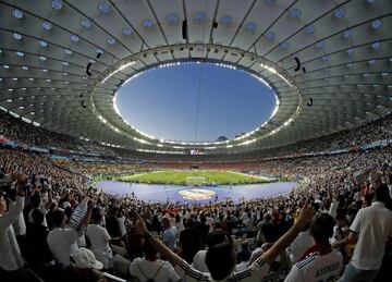 Ambientazo en la final de la Champions entre Real Madrid y Liverpool.