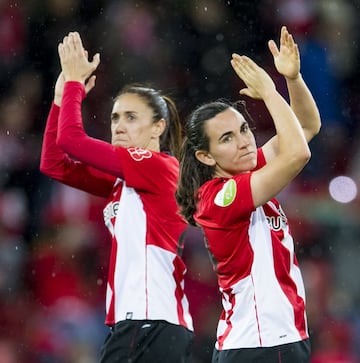 La Catedral volvió a dar ejemplo al fútbol, 48.121 aficionados para un partido de semifinales de la Copa de la Reina. Todo un récord en la historia del fútbol femenino. Las jugadoras del Athletic Club agradecen a los seguidores su apoyo al finalizar el encuentro. 