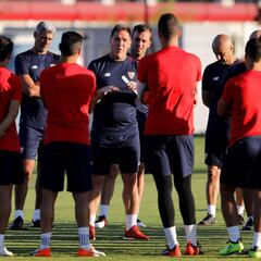 Berizzo ha necesitado dos fichajes menos que Sampaoli