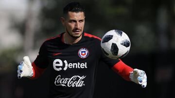 Gabriel Arias se perderá los duelos de Chile ante Perú y México.