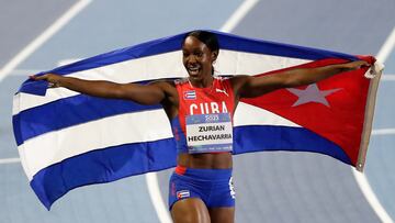 AMDEP7084. SAN SALVADOR (EL SALVADOR), 07/07/2023.- Zurian Hechavarria de Cuba celebra al ganar la final de 4x400m femenino hoy, en los Juegos Centroamericanos y del Caribe en San Salvador (El Salvador). EFE/ Rodrigo Sura
