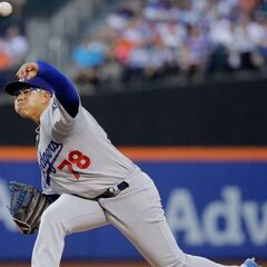 Julio Urías sufre en su primer partido en las Grandes Ligas