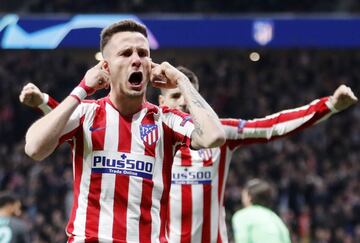 A los pocos meses de llegar, Simeone hizo debutar a su primer canterano, Sa¨²l, entonces con 17 a?os. Fue el 8 de marzo de 2012, ante el Besiktas en la Europa League. En la 12-13, siendo a¨²n parte del filial, cont¨® con ¨¦l en once ocasiones y despu¨¦s sali¨® cedido al Rayo. Creci¨® como futbolista, regres¨® al Atleti y ahora es una de sus estrellas. Ha jugado 286 partidos y tiene contrato hasta 2026.