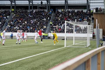 1-3.El portero Teitur Gestsson marcó el tercer gol en propia puerta tras un lanzamiento de Isco.