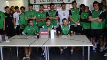 <b>DÍAS DUROS. </b>La plantilla de la temporada pasada, cuando tuvo que denunciar públicamente los impagos y las mentiras de Alí Syed.