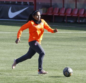 Luis Amaranto Perea recibe a 'Las Leonas' en la sede del Atlético