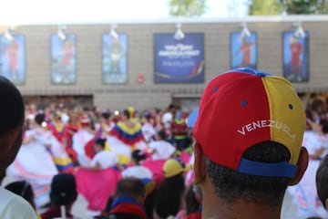 Los bailes de los venezolanos calentaron el USA-Venezuela