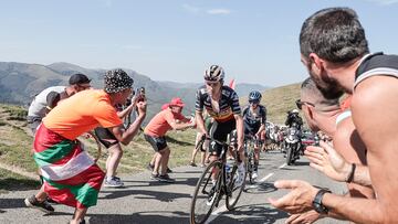 El belga Remco Evenepoel (Soudal Quick Step) en cabeza durante la decimocuarta etapa de la Vuelta a España disputada entre Sauveterre-De-Béarn y Larra-Belagua, de 156,2 km.