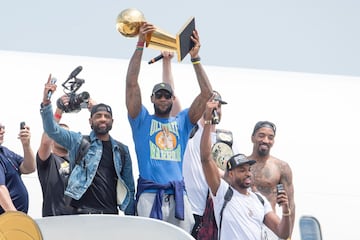 Su momento más glorioso en la NBA. El base se jugó un lanzamiento de tres en el último minuto, del último cuarto del séptimo partido de la final contra los Warriors. Los Cavs llegaron a perder 3-1 en esa final y remontaron a los Golden State Warriors que consiguieron la mejor marca en una temporada regular de la historia de la NBA (73-9)