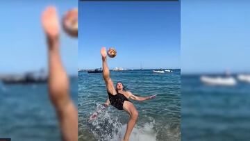 41 años, retirado y de vacaciones: Ibrahimovic hace esta locura de chilena en la playa 