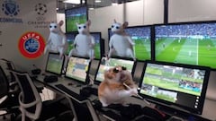 La afición crítica al VAR tras el gol anulado a Messi en el Napoli vs Barcelona