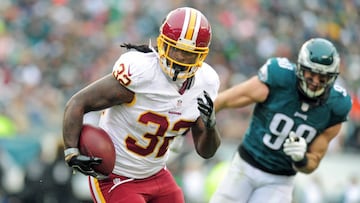 PHILADELPHIA, PA - DECEMBER 11: Rob Kelley #32 of the Washington Redskins runs with the ball during the game against the Philadelphia Eagles at Lincoln Financial Field on December 11, 2016 in Philadelphia, Pennsylvania.   Evan Habeeb/Getty Images/AFP
 == FOR NEWSPAPERS, INTERNET, TELCOS &amp; TELEVISION USE ONLY ==