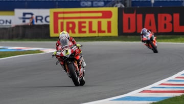 Álvaro Bautista, al frente en los libres celebrados en Assen.