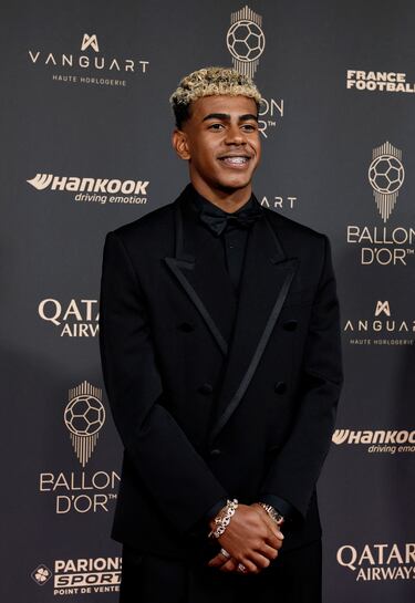Lamine Yamal del FC Barcelona antes de la ceremonia de entrega del Balón de Oro 2025.