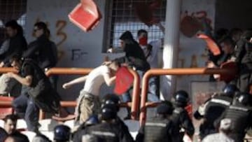 La pelea de Belgrado deja 41 detenidos y 35 policías heridos