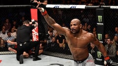 Yoel Romero gana por KO a Luke Rockhold en el UFC 221.