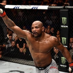 Yoel Romero exhibió pegada sin cinturón en el UFC 221