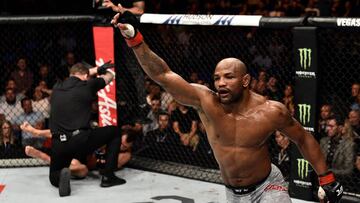 Yoel Romero gana por KO a Luke Rockhold en el UFC 221.