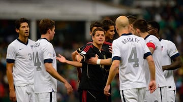 Javier Hernández y Michael Bradley también nos regalaron otro episodio lleno de odio deportivo en el Azteca