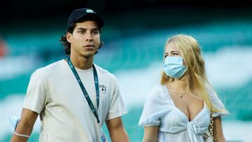 Lainez, junto a su novia antes del partido contra el Real Madrid.
 