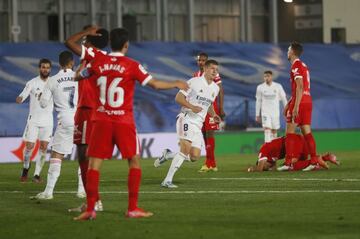 Kroos celebra el 2-2 blanco contra el Sevilla