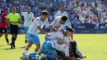 Los jugadores del Málaga, celebrando el 1-0 al Melilla.