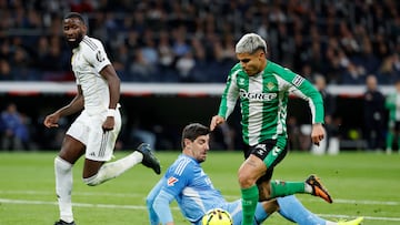 Un golazo del Cucho Hernández maquilla la derrota de Betis ante el Madrid