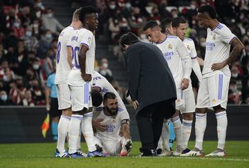 Tres minutos después, en el 6 de partido, también Benzema puso el 0-2 en el marcador. Se hizo daño en el disparo y tuvo que ser atendido por los médicos.