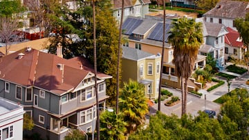 De acuerdo con un análisis de Motley Fool, los estadounidenses gastan una quinta parte de sus ingresos en gastos relacionados con la vivienda. Aquí los detalles.