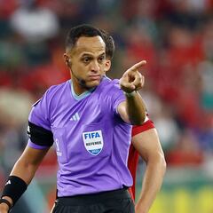 Who is the referee for Japan vs Croatia in World Cup 2022 round of 16?