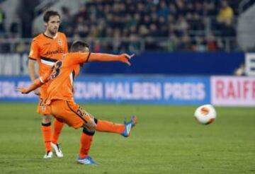 St. Gallen-Valencia. Canales tira para que en el rechace Piatti marque el 0-1.