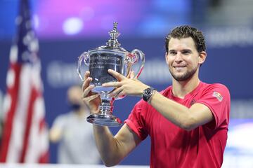 El austriaco llegó a alcanzar el puesto número tres del ranking ATP en 2020, mismo año en el que gana su único Grand Slam al remontar al alemán Alexander Zverev en el US Open. Thiem perdió dos finales de Roland Garros contra Nadal (2018 y 2019), y una en el Abierto de Australia frente a Djokovic, aunque es de Federer, de quien mantiene mejor recuerdo, ya que derrotó al suizo en cinco ocasiones de los siete partidos que disputaron. Antes de dejar el tenis, también tuvo tiempo de ganar dos Lavers Cup (2016 y 2019).