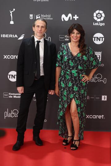 El productor Nicolás Avruj y la actriz Valeria Sánchez posan a su llegada a la 10ª edición de los Premios Platino del cine Iberoamericano.