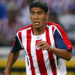 Chivas compró a Carlos Salcido con material de utilería