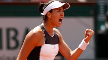 Muguruza remonta con bravura ante la pegadora Kontaveit