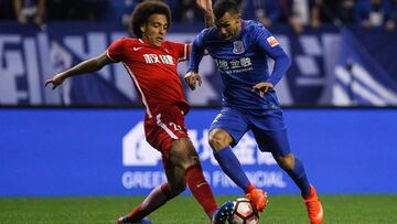 SHANGHAI, CHINA - MARCH 11:  Carlos Tevez #32 of Shanghai Shenhua and Axel Witsel #28 of Tianjin Quanjian compete for the ball during the 2nd round match of CSL Chinese Football Association between Shanghai Shenhua and Tianjin Quanjian at Hongkou Football Stadium on March 11, 2017 in Shanghai, China.  (Photo by VCG/VCG via Getty Images)