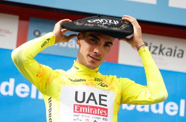 Juan Ayuso: “Fue muy especial ganar al lado de Carlos”