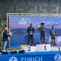 Pleno etíope en el podio masculino de la Maratón de San Sebastián