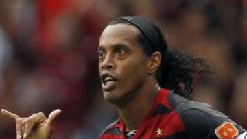 Ronaldinho seguirá en Flamengo una campaña más